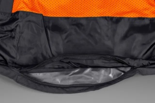 zip v zadni podsivce